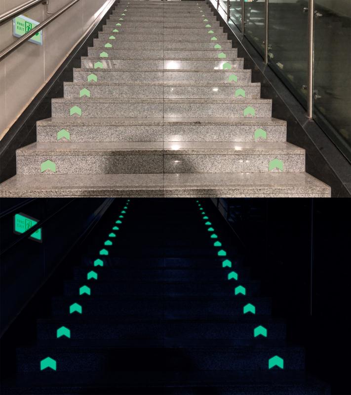 Signe de sortie auto-lumineuse sauvegarde de la vie lutte contre la lutte dans la station de métro